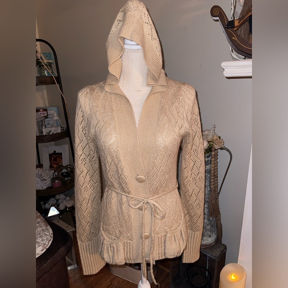 Lux brand short large button cardigan with belt perfect for Fall! Size L🤎